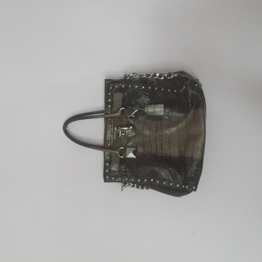 I m selling Michael  Kors tote bag